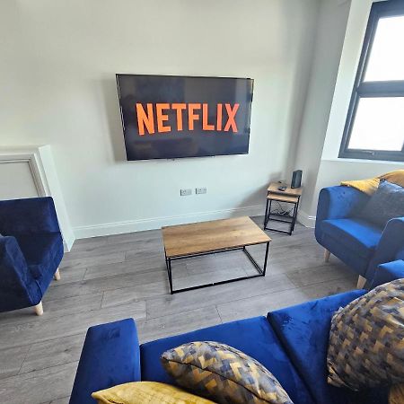 Spacious 4Br House, London, Sleeps 9, Parking Available Dış mekan fotoğraf