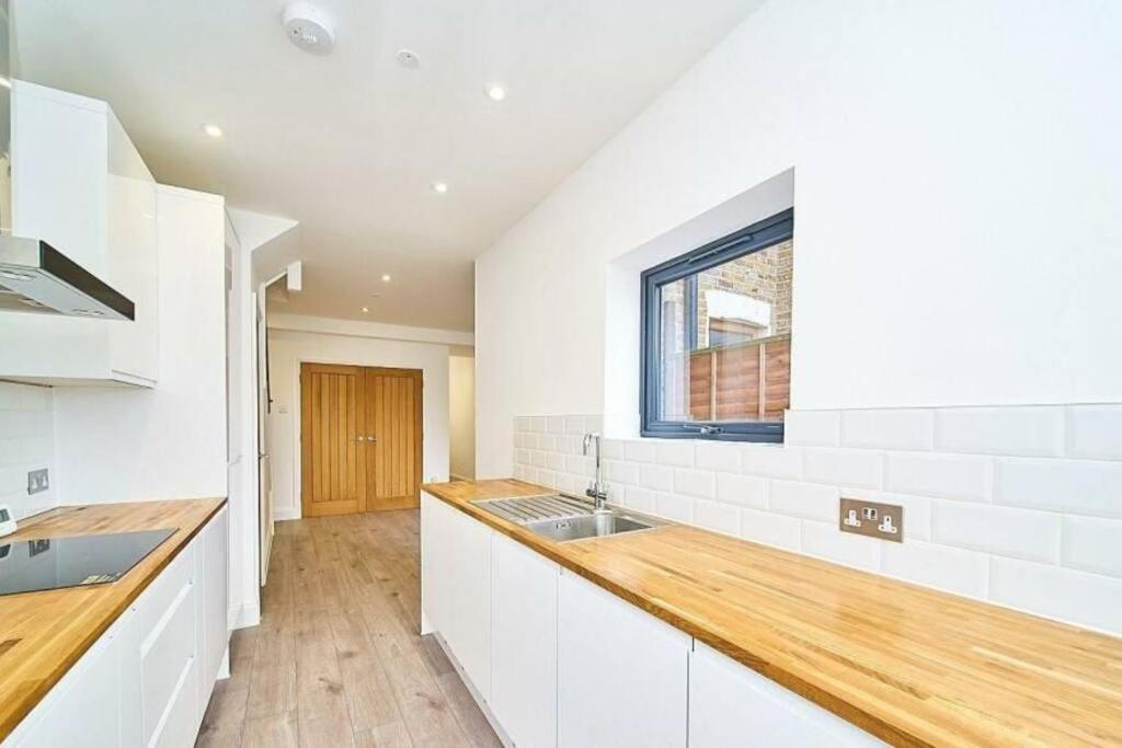 Spacious 4Br House, London, Sleeps 9, Parking Available Dış mekan fotoğraf