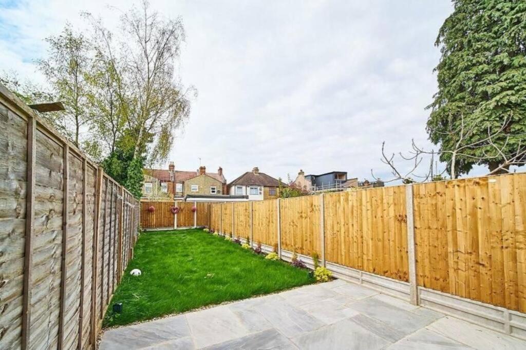 Spacious 4Br House, London, Sleeps 9, Parking Available Dış mekan fotoğraf