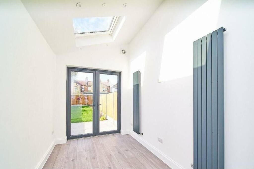 Spacious 4Br House, London, Sleeps 9, Parking Available Dış mekan fotoğraf