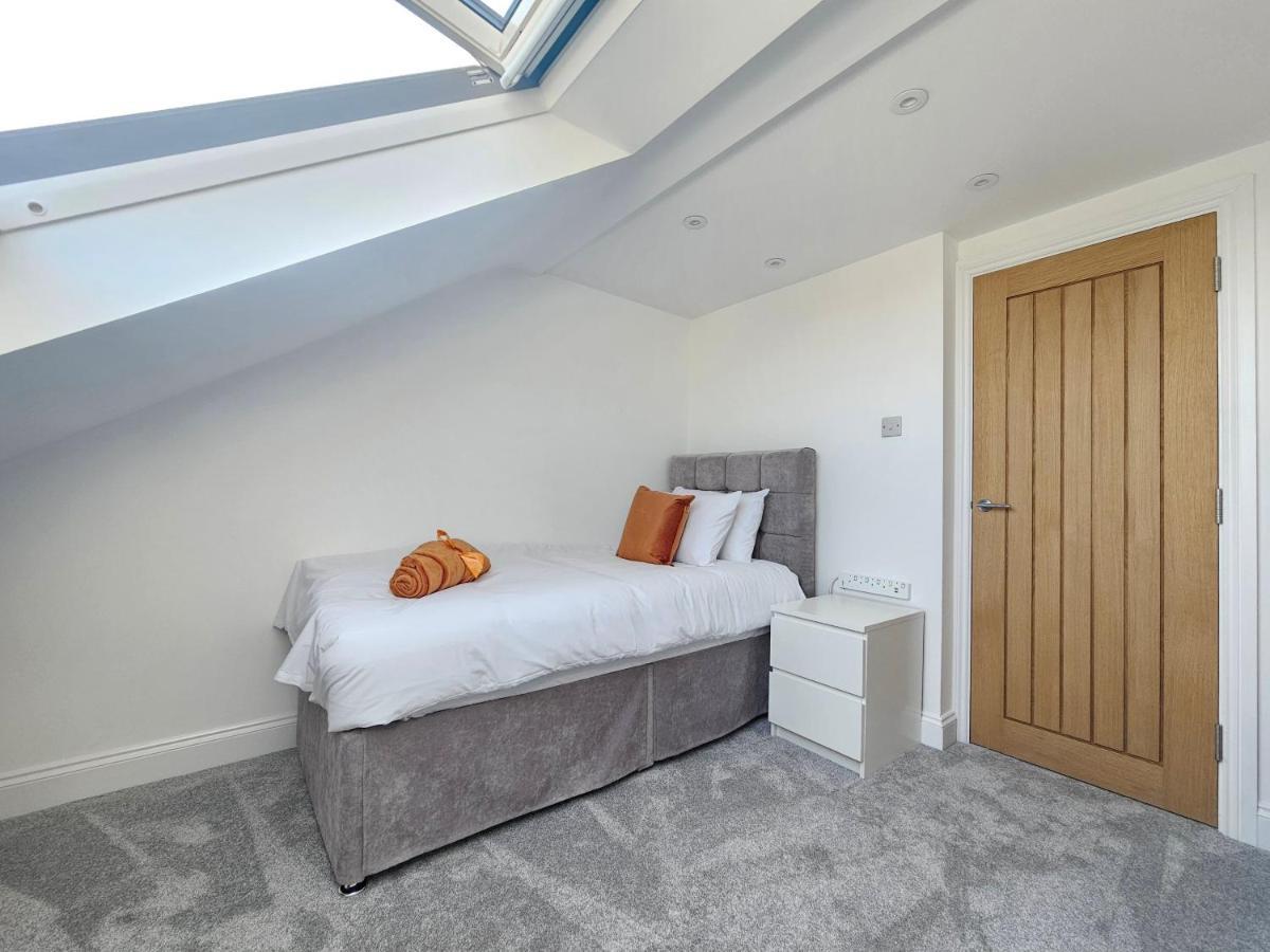 Spacious 4Br House, London, Sleeps 9, Parking Available Dış mekan fotoğraf
