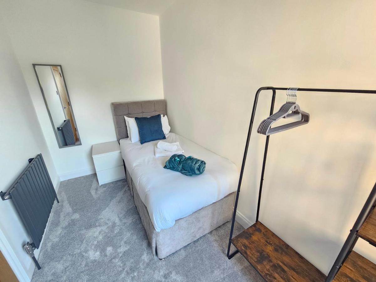 Spacious 4Br House, London, Sleeps 9, Parking Available Dış mekan fotoğraf
