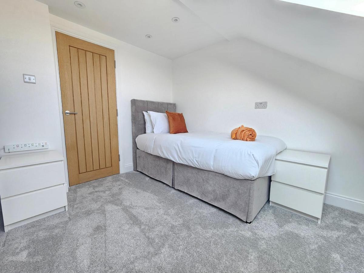Spacious 4Br House, London, Sleeps 9, Parking Available Dış mekan fotoğraf