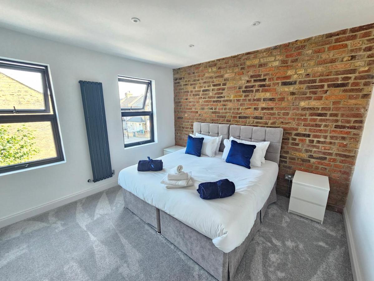 Spacious 4Br House, London, Sleeps 9, Parking Available Dış mekan fotoğraf