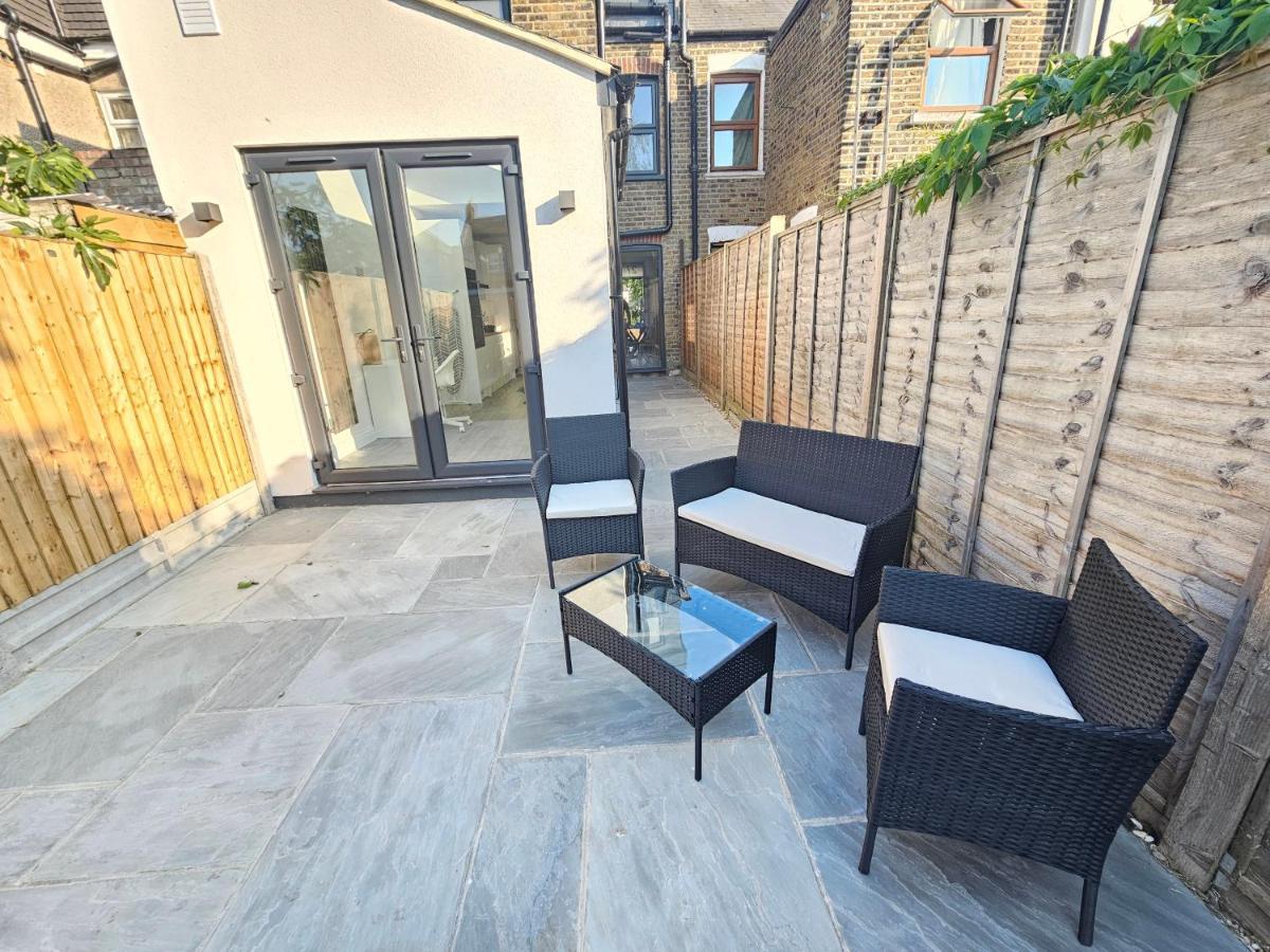 Spacious 4Br House, London, Sleeps 9, Parking Available Dış mekan fotoğraf