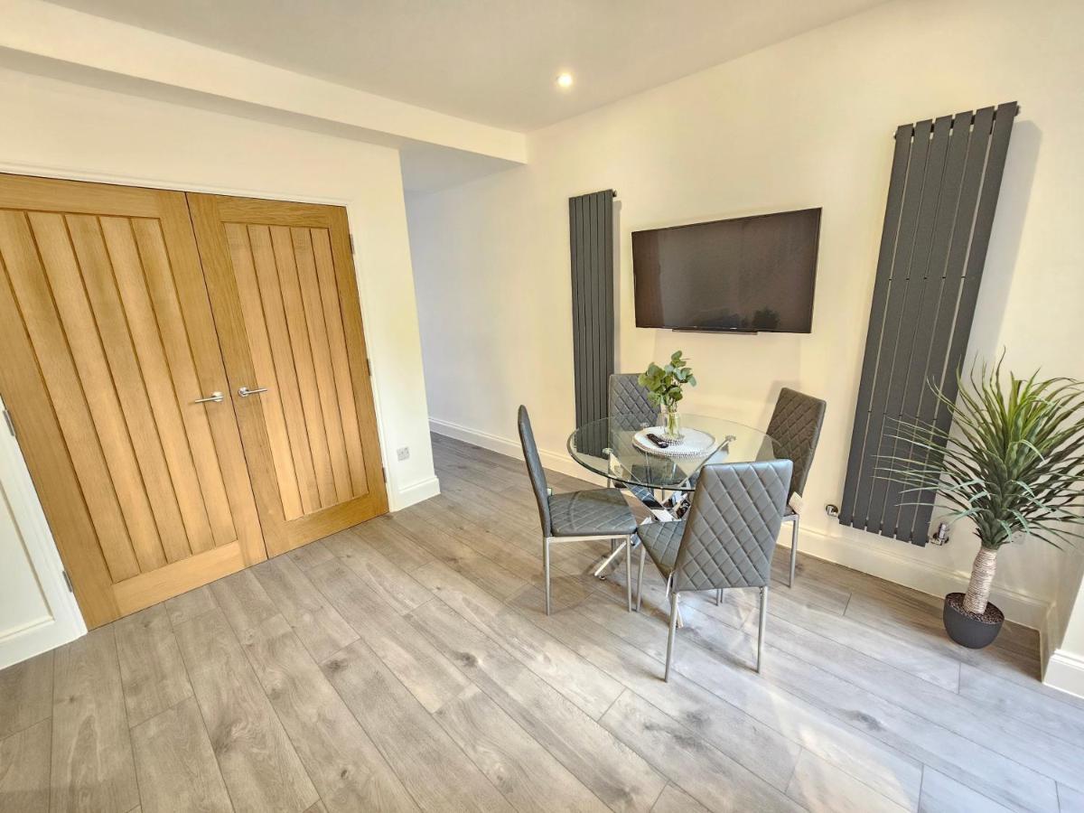 Spacious 4Br House, London, Sleeps 9, Parking Available Dış mekan fotoğraf